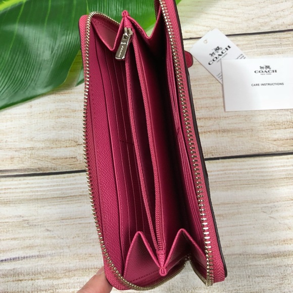 COACH * ACCORDION ZIP WALLET - Picture 2 of 8